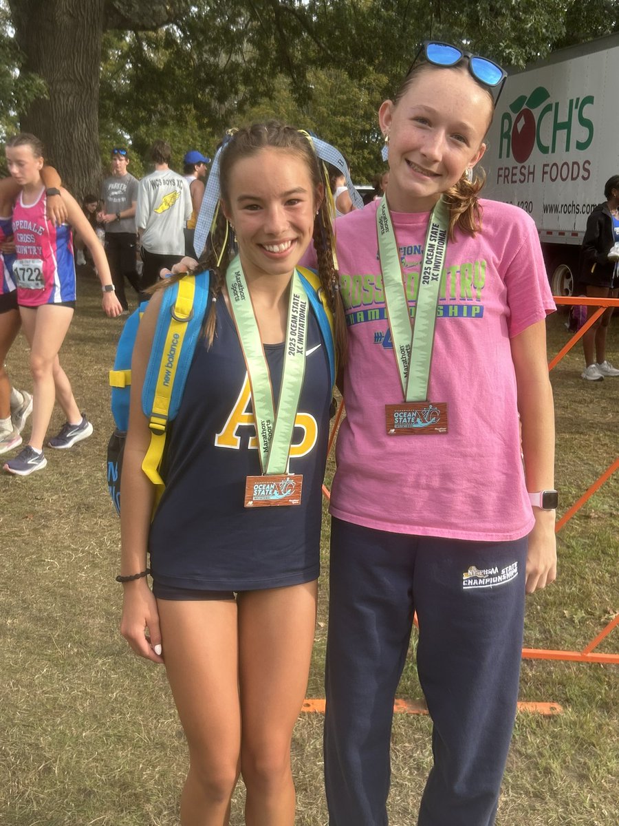 AP_Athletics's tweet image. GXC: AP placed 4th in their division at the Ocean State Invitational. The team was led by Elizabeth Cronin (5th place) and Mae Miller (13th place).
#WinnersInThe3Cs
#AP_EveryStudentEveryDay