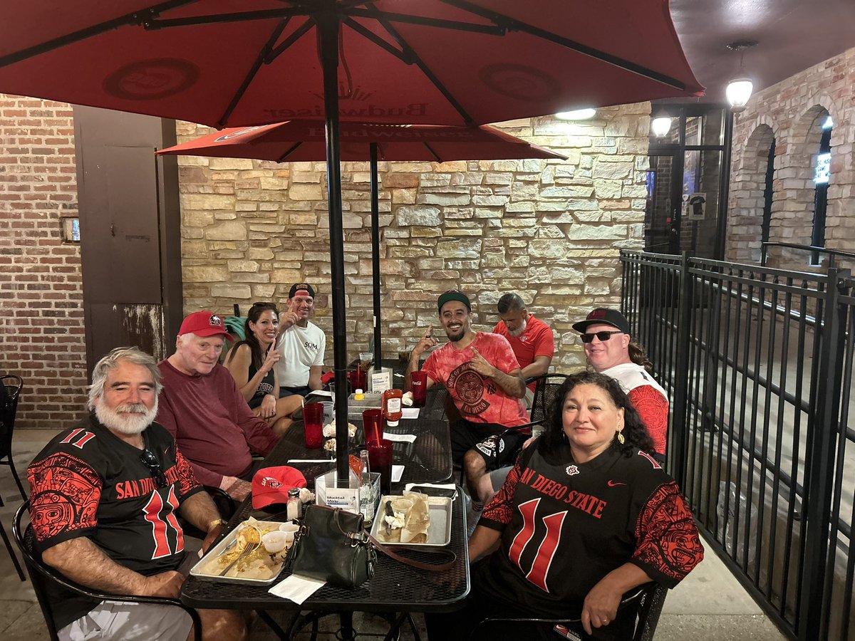 MatteoSanDiego's tweet image. The SDSU celebration vibes in full effect here with the Plascencia family at Fatty’s in DeKalb! #RollTecs