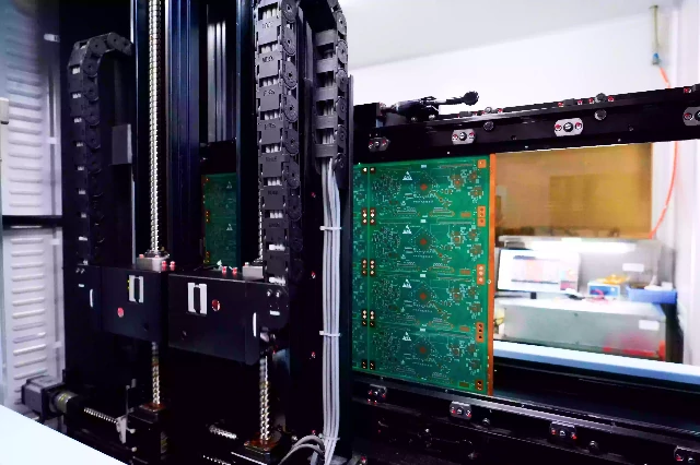 PCBFastTurn's tweet image. Flying probes fly to your test points. No fixtures needed.
 → fastturnpcbs.com/blog/flying-pr…

Great for low-volume boards, flexible designs, rapid changes. But slow vs ICT, and limited for BGA interior nets.
#PCB #FlyingProbe #Testing #Electronics