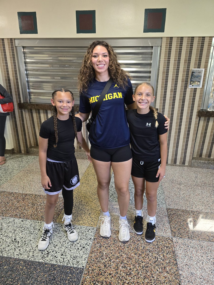 There are a lot of 🪣 in this picture!!
Thanks for showing love to the girls <a href="/mathurin2025/">McKenzie Mathurin 🇺🇸🇬🇧</a> !!