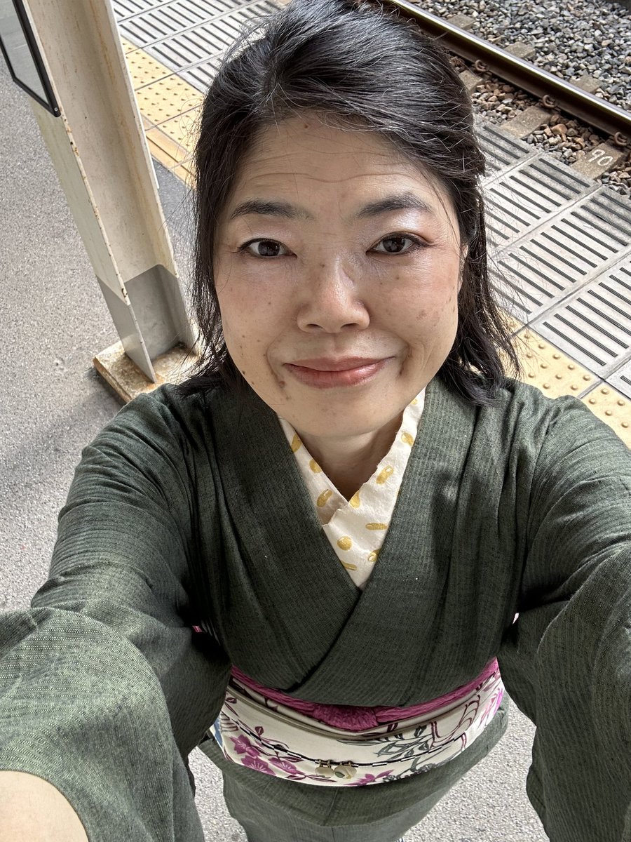 master_minmin's tweet photo. 今日は友人と都内で会います(^^)
名古屋帯のお太鼓、イマイチ、、
でも羽織で隠します‼️
#木綿着物
#浜松しじら #染織こだま
#名古屋帯 #きものこすぎ
#オーダー足袋 #レース羽織
#ラジアル底草履 #上野藤木屋
#帯締め #大塚呉服店
#帯留 #えんや呉服店
#帯揚げ #KICCA https://t.co/w9moVCSMOJ