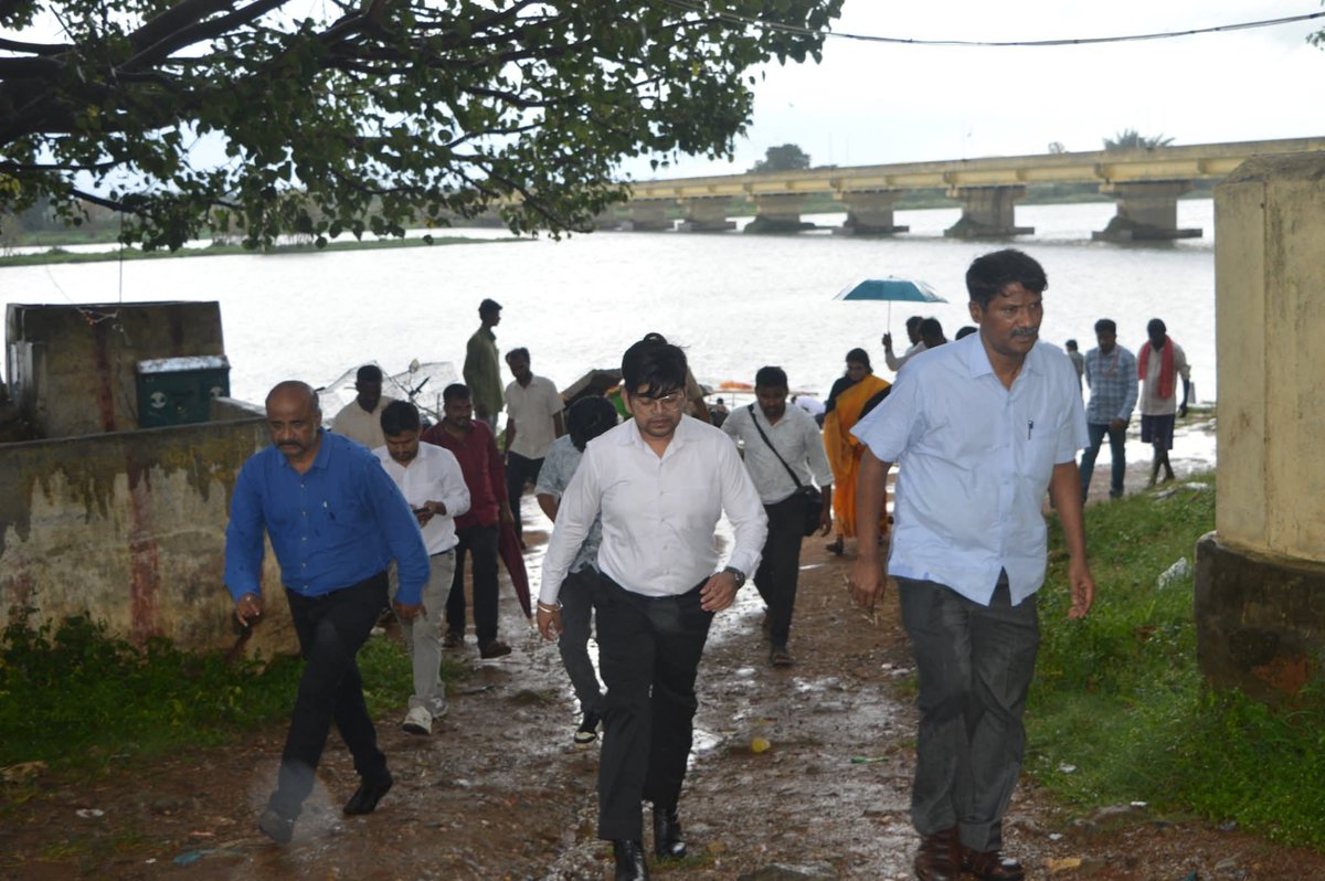 BangaloreCwc's tweet image. Shri V.L. Kantha Rao, Secretary, D/o WR, RD&amp;amp;GR, Ministry of Jal Shakti, visited the Kollegal Hydrological Observation Sites under CD, CWC Bengaluru on 25.09.2025.The visit was attended by CE, CWC Bengaluru, Director (Monitoring ), EE (CD),&amp;amp; other senior officers.#SwachhataHiSeva