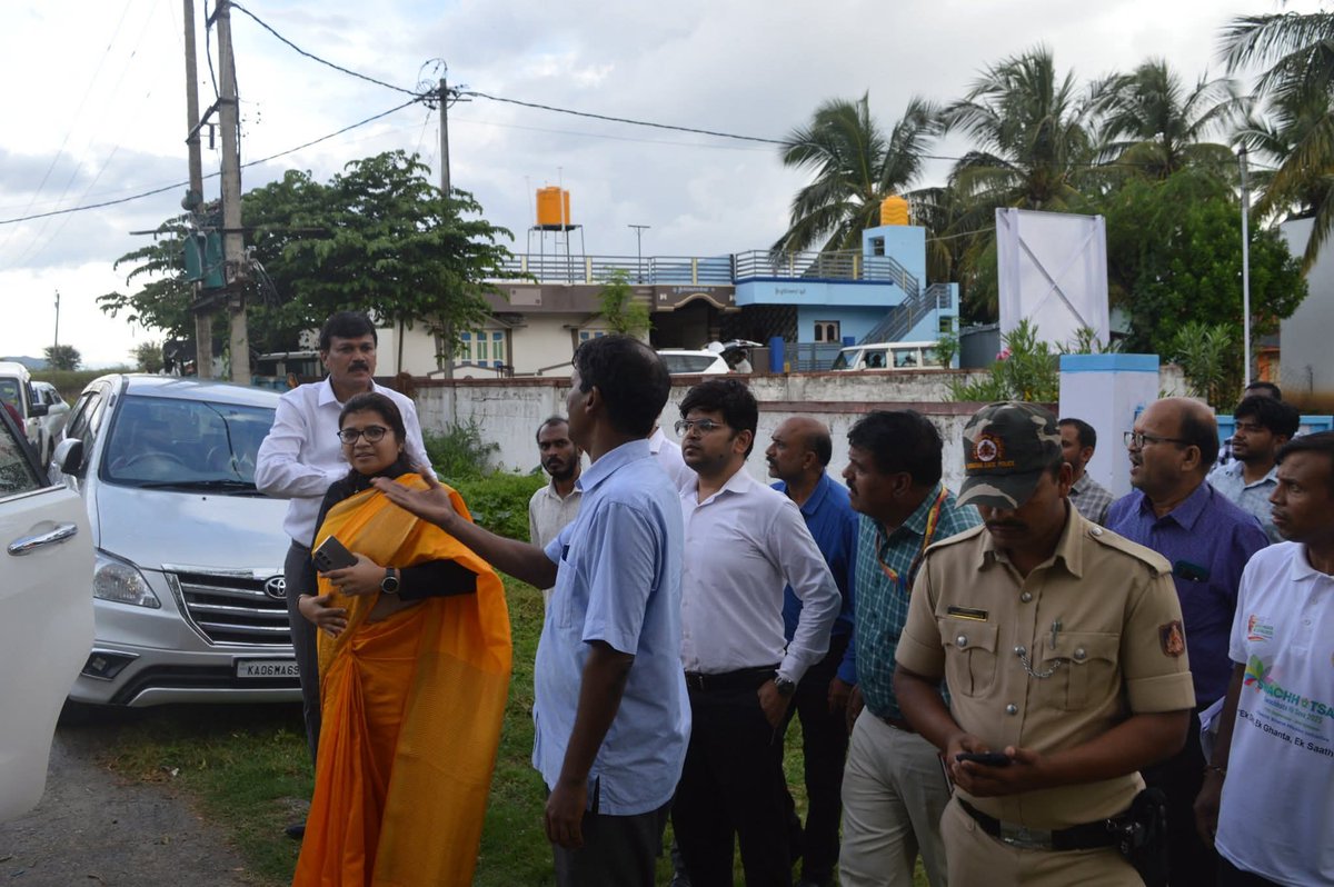 BangaloreCwc's tweet image. Shri V.L. Kantha Rao, Secretary, D/o WR, RD&amp;amp;GR, Ministry of Jal Shakti, visited the Kollegal Hydrological Observation Sites under CD, CWC Bengaluru on 25.09.2025.The visit was attended by CE, CWC Bengaluru, Director (Monitoring ), EE (CD),&amp;amp; other senior officers.#SwachhataHiSeva