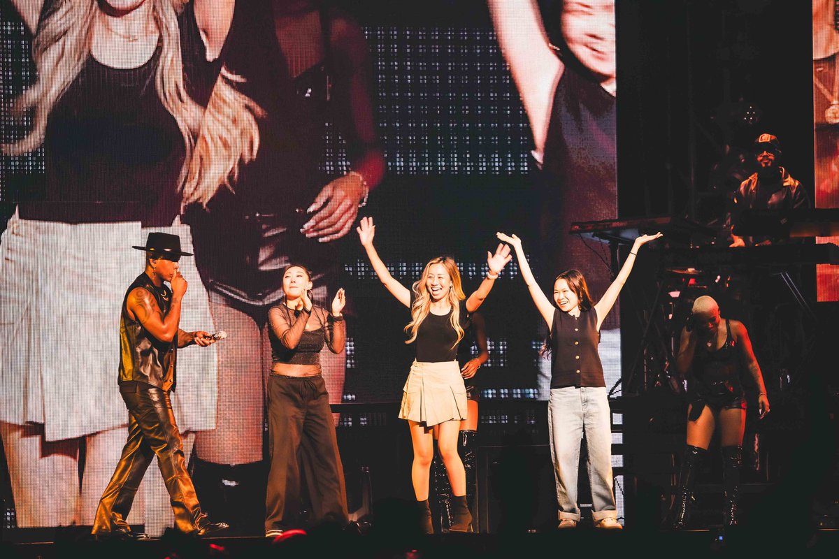 CMP_official's tweet photo. 【NE-YO 神戸公演のライブ写真が公開！】
 
昨夜開催されたニーヨ神戸単独公演のライブ写真が公開！
デビュー20周年、ファンへの感謝と愛を伝えながらダンサー&バンドと圧巻のパフォーマンスを披露！
関西圏での10年ぶりとなるライブ公演に超満員のオーディエンスも大盛り上がりとなりました。
オーディエンスをステージにあげて一緒に踊ったり、サプライズゲストavantgardeyとの共演も！
 
今夜は東京・有明アリーナで開催されるBlue Note JAZZ FESTIVL in JAPANに出演！
ヒット曲満載のステージをお見逃しなく！
 
Blue Note JAZZ FESTIVL in JAPAN公演情報はこちら
https://t.co/7FhweUwLLz
 
PHOTO : マッサン @msmrk_0516