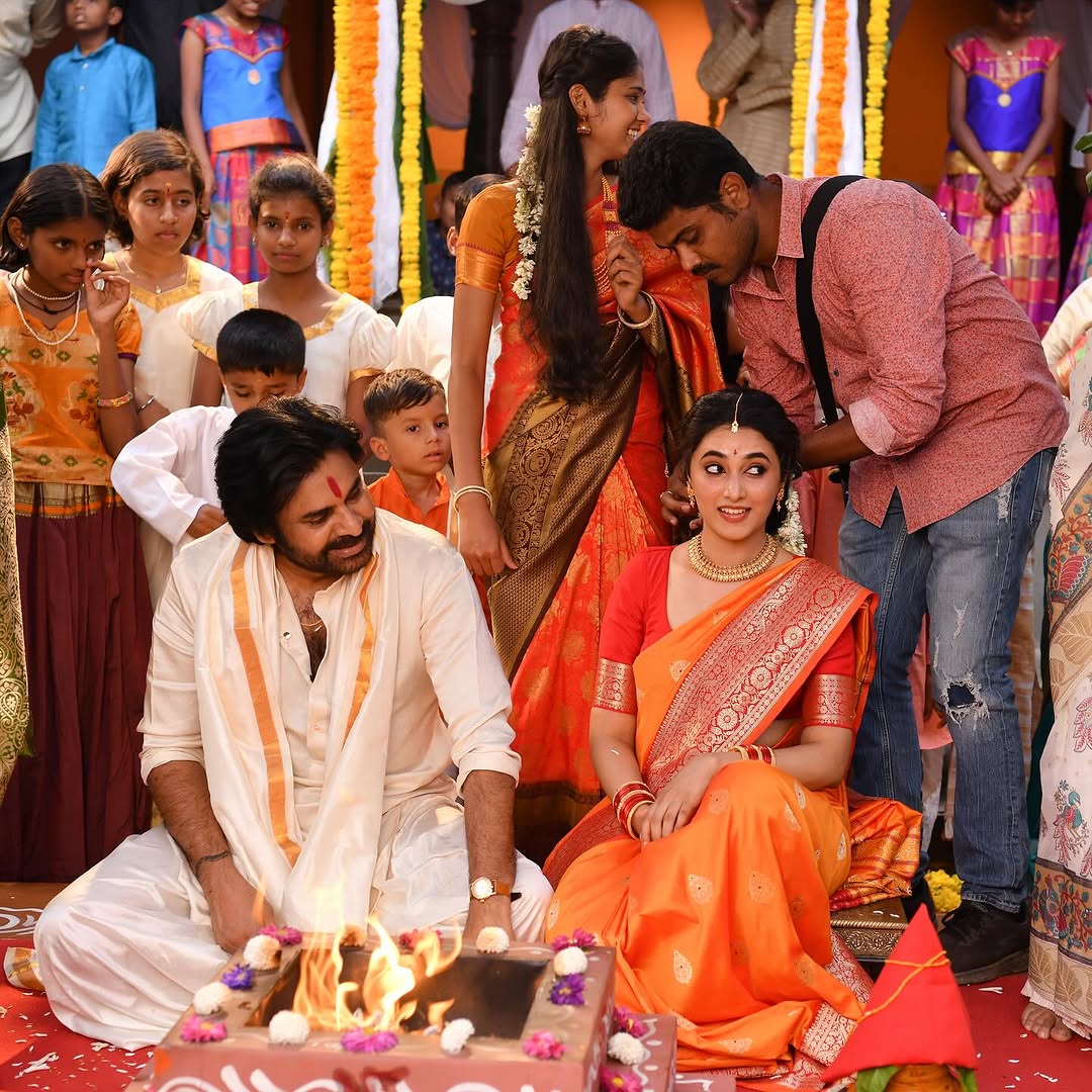 ItsRameshh's tweet photo. Madam @priyankaamohan in the movie you both look like real pair i felt it in every scene @PawanKalyan sir ❤️❤️❤️ i  expected some more scenes #OGMovie #TheycalllHimOG https://t.co/hTzmqZVWuE