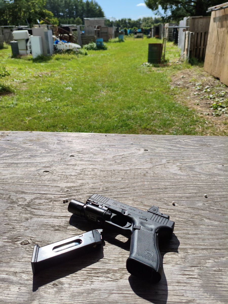 HelpWorld2020's tweet image. 約1ヶ月ぶりのアングニーズさんでのサバゲー。気温もちょうといい感じに。開幕早々被弾。
夕方まで体力持つのか。。

#サバゲー #アングニーズ #ANGNEEDS