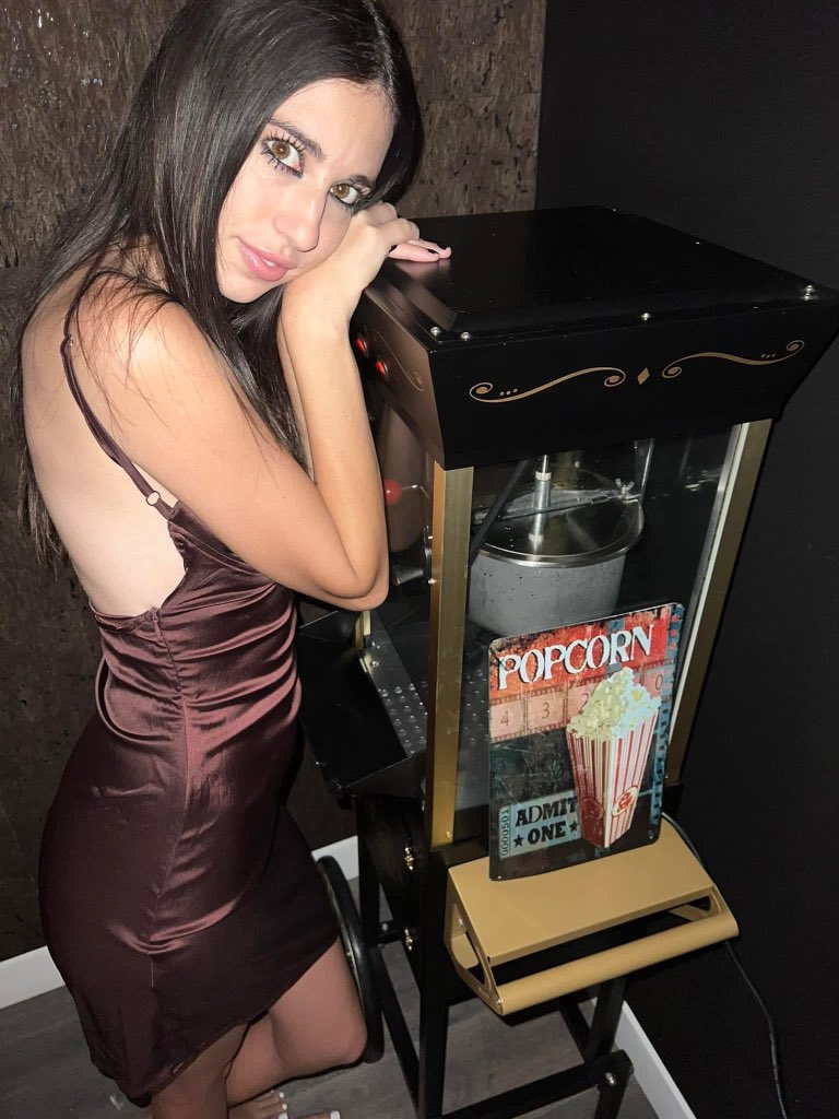 Eli zabeth tweet media