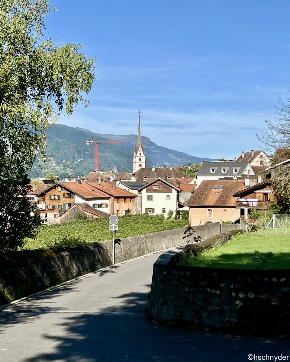 HrSchnyder's tweet image. Die kleine Gemeinde Malans rückt näher
#malans #landquart #graubünden #wandern #hiking
