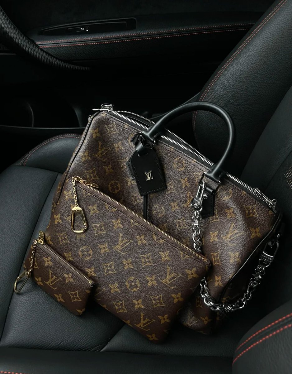 evie66225's tweet photo. A girl and her purse 👜💕 are inseparable. Together they create magic style 👗 and confidence 💖 that shine in every moment. ✨ Own your look and let your sparkle light up the world🌟 https://t.co/9F9UJTtWci