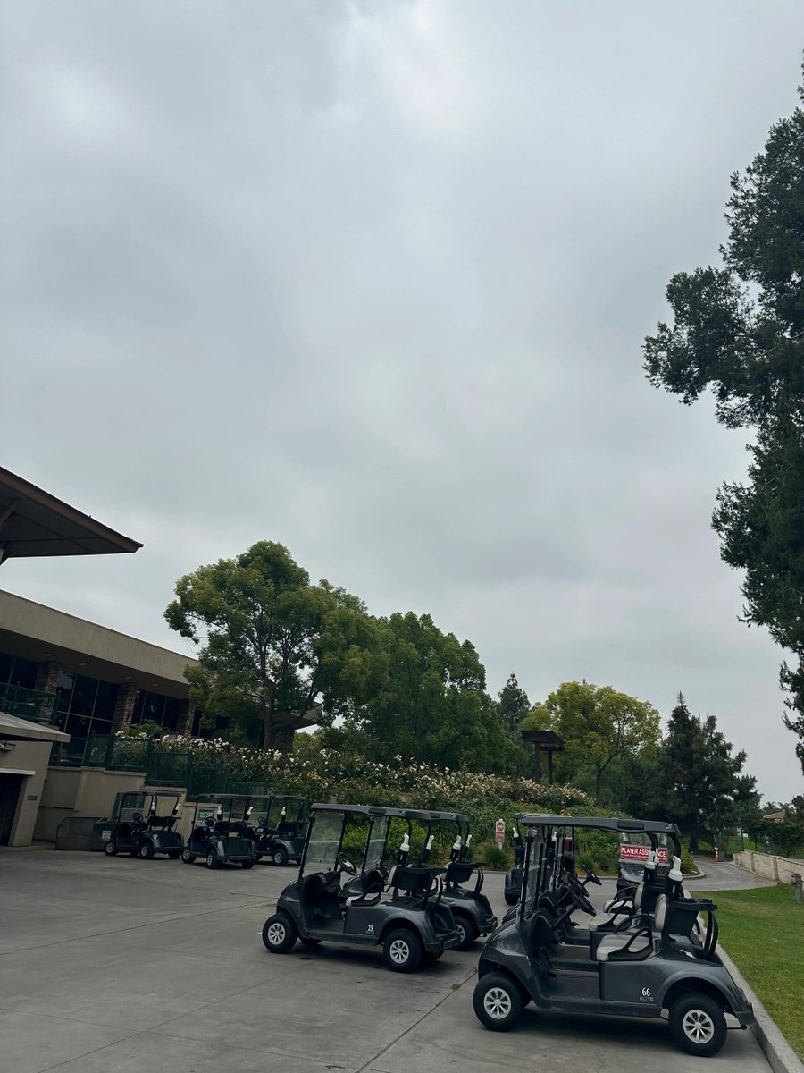 SophieNoir_LA's tweet image. Weekends are for fresh air, soft greens, and quiet confidence 
#WeekendGolf #LuxuryLifestyle #CalmMind