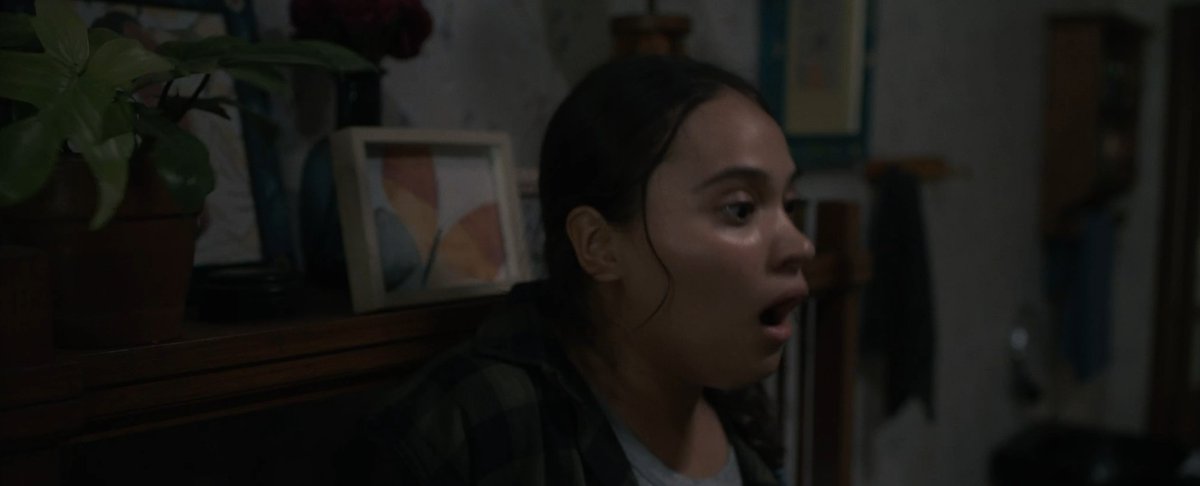 Setelah Preman dan Katarsis, gue emang nungguin banget karyanya Randolph Zaini, begitu tau kalau dia bakal bikin film ini, sempet agak kaget karena source materialnya dari thread viral. 

Dia Bukan Ibu