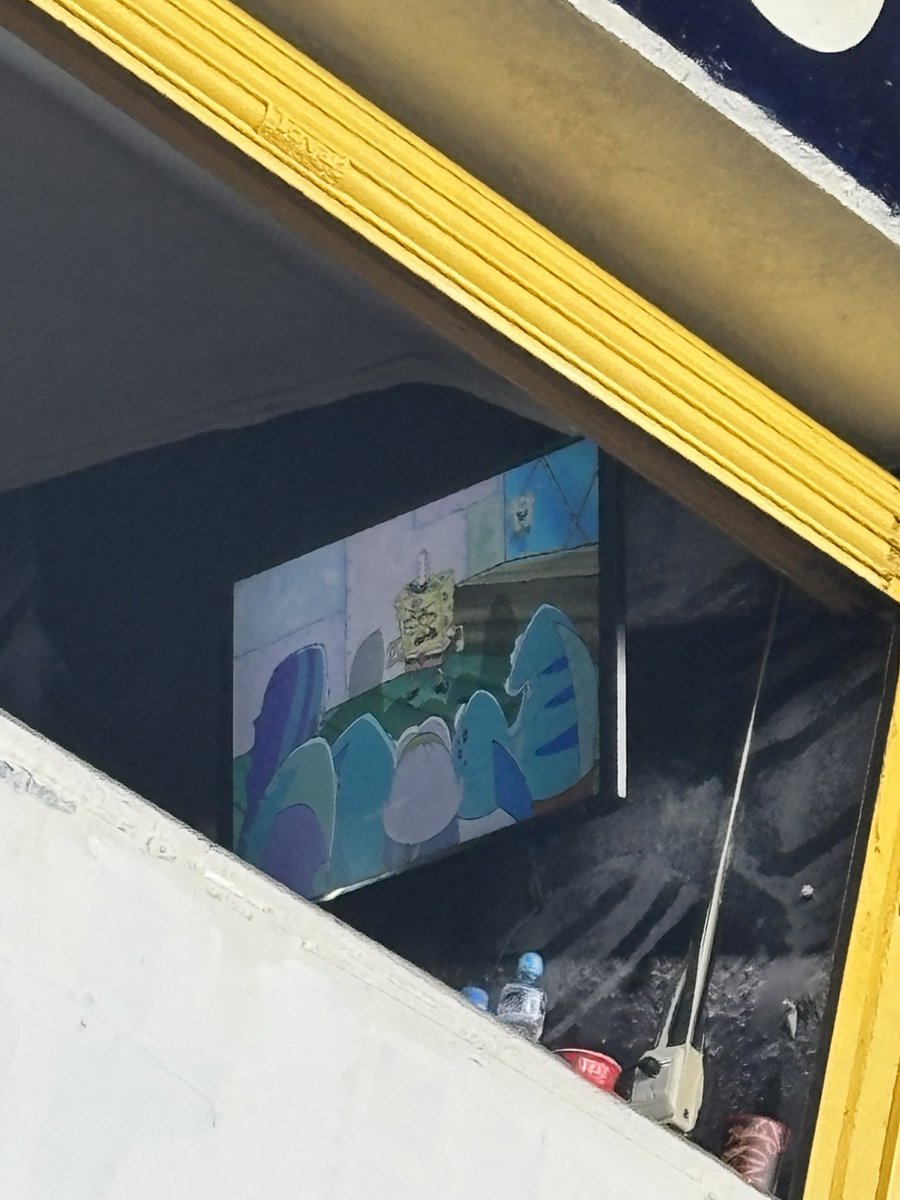 Voy a ver la repetición de la jugada en la pantalla del palco. La pantalla del palco…