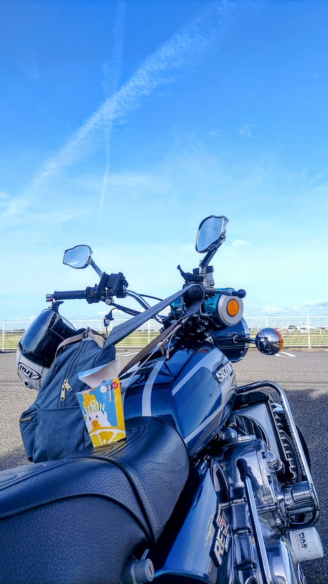 休憩🧃今年は日本海側5回目🏍️✨️
#コンビニに駐車している愛車を貼れ
#バイクのある風景 
#スズキRE5