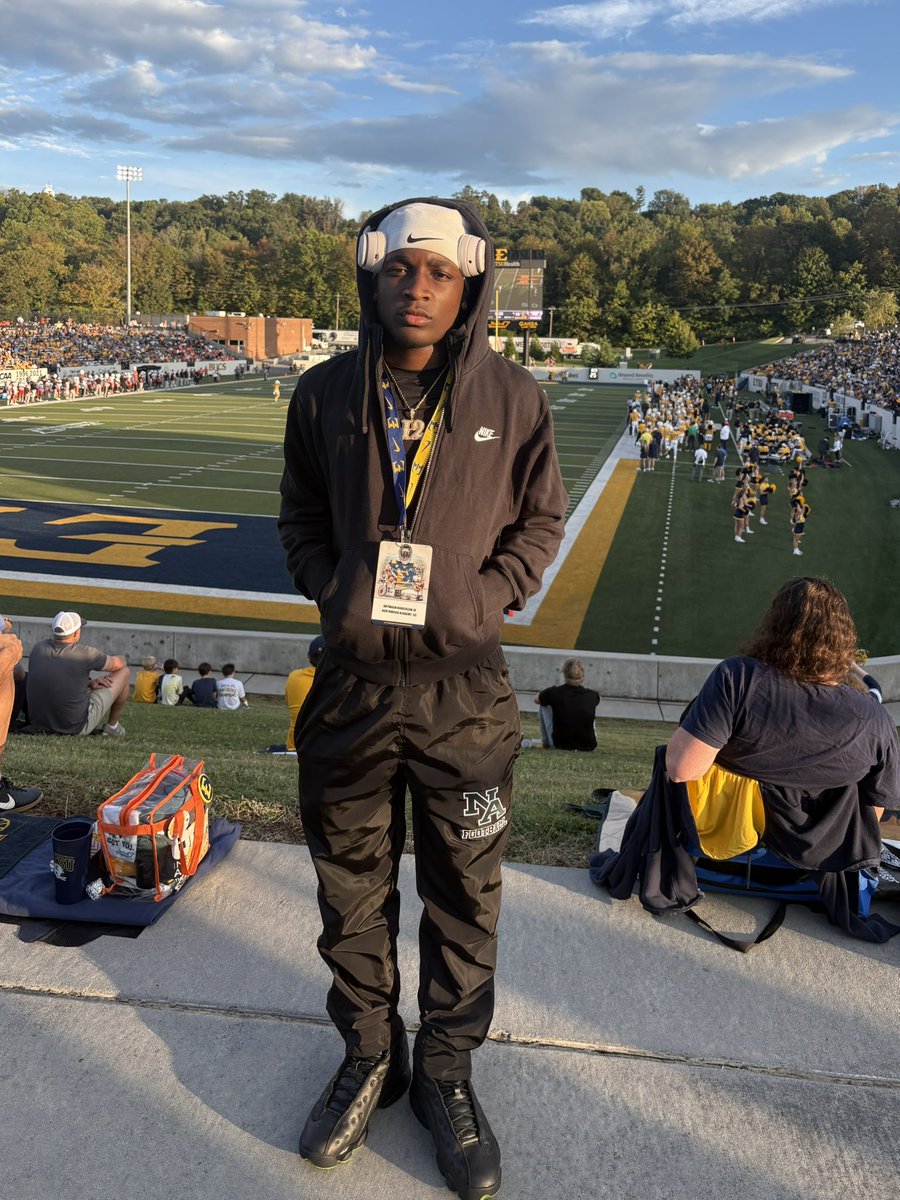 AHenderson3223's tweet photo. Had a great time at @ETSUFootball game day!!

Big thank you to @Coach_heals for having me‼️ #GoBucs 

@CoachFBWaters @CoachLeaver_FB @247recruiting @247recruiting @chadstaggs @mccray_randall https://t.co/E6WzopopKs