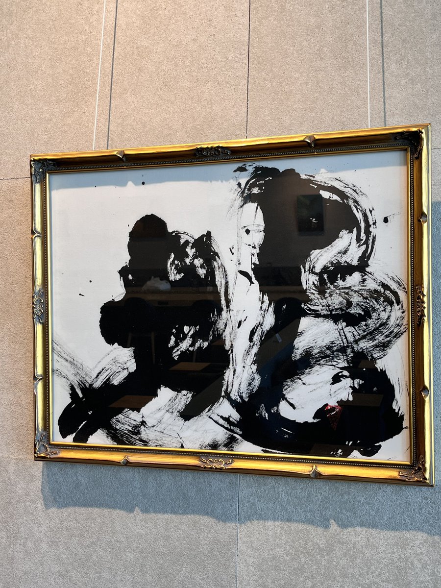 Emelia_Kim's tweet photo. 秋田空港のラウンジに展示があるとホームページに書いてあったのでお邪魔させていただきました
表現力が足りなくて言葉に言えないけど、、、
好きです☺️笑笑 https://t.co/iey4uew9pl