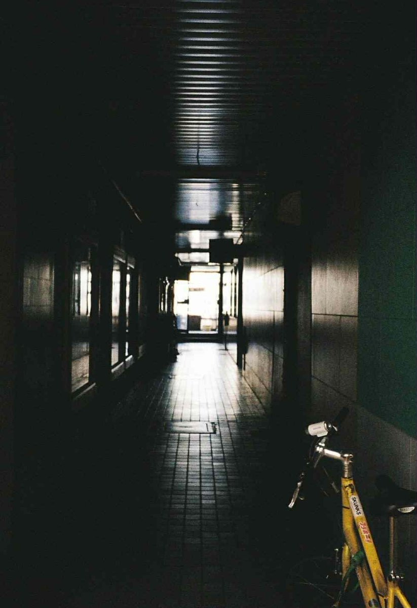 pentaxclubhouse's tweet photo. 【作品展情報】PENTAXクラブハウスで開催中の 岡本尚也　PENTAX 17作品展 『���Scenery along the way.」 ～道中の景色～』は明後日の9/30(火)までです。皆様のお越しをお待ちしてます！
https://t.co/0Gq2O7dZ0F
・作品展最終日(9/30)は16:00までです。
・営業時間11:00～18:00　*水・日・祝日は休み。 https://t.co/2gtugO7G3v