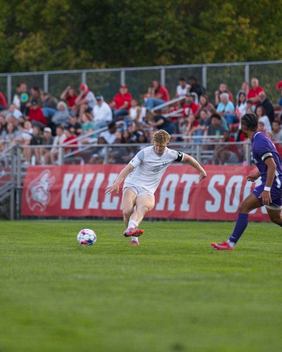 IWUWildcats's tweet photo. Rivalry Game 😤

@IWUsoccer took care of business against crosstown rival Taylor under the lights! 😼⚽

📰 https://t.co/ESFFbNxvpP

#BothAnd https://t.co/HOyPAtLp8x