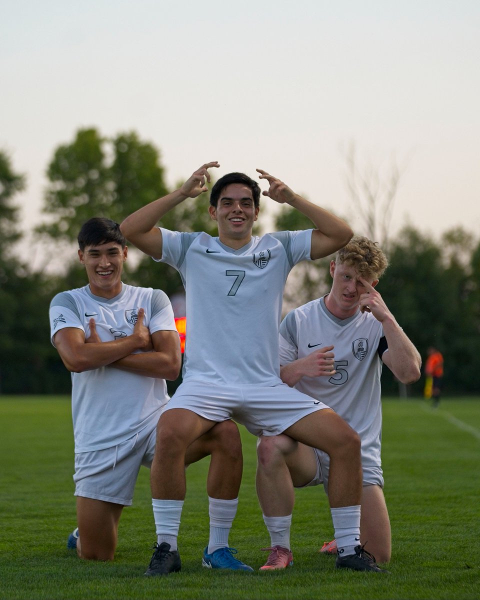 IWUWildcats's tweet photo. Rivalry Game 😤

@IWUsoccer took care of business against crosstown rival Taylor under the lights! 😼⚽

📰 https://t.co/ESFFbNxvpP

#BothAnd https://t.co/HOyPAtLp8x