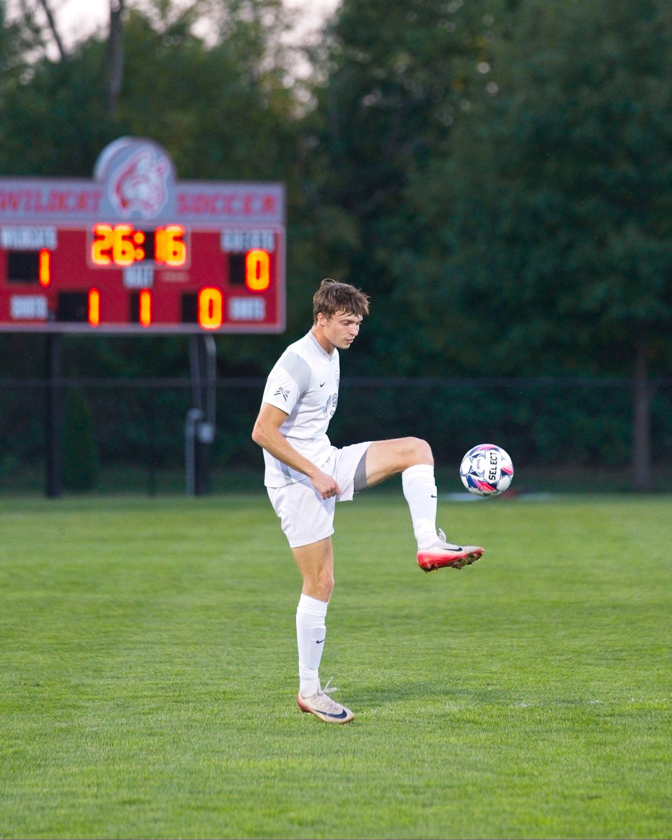 IWUWildcats's tweet photo. Rivalry Game 😤

@IWUsoccer took care of business against crosstown rival Taylor under the lights! 😼⚽

📰 https://t.co/ESFFbNxvpP

#BothAnd https://t.co/HOyPAtLp8x