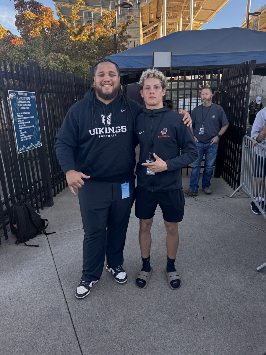After a great game today at PSU I was blessed to receive my first D1 offer! Thank you <a href="/ShilohTaase11/">Shiloh Ta'ase</a> for believing in me to play at the next level. So blessed! <a href="/psuviksFB/">Portland State Football</a>