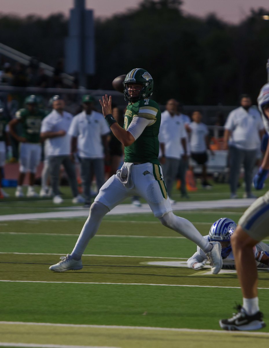 kaceyyraee's tweet image. Much love to our @ColeCougarFBall &amp;amp; @RGC_VB  💚💛🐾  Keep the fighting spirit!