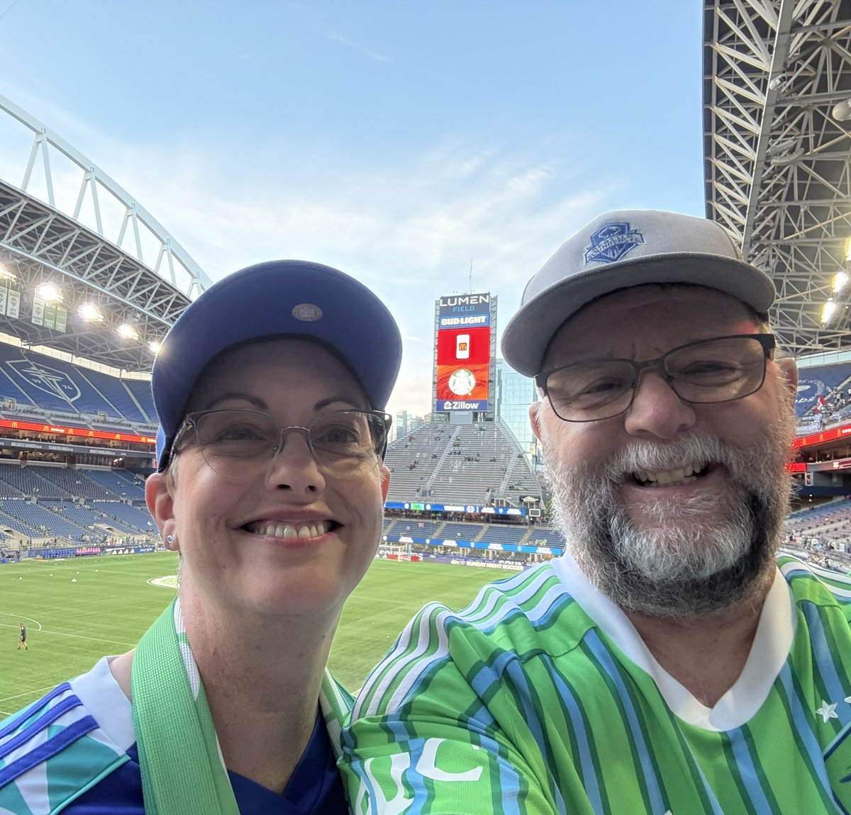 DavidDick1's tweet photo. #soundersmatchday   Time to build a bonfire ! https://t.co/svcqzOkLbl