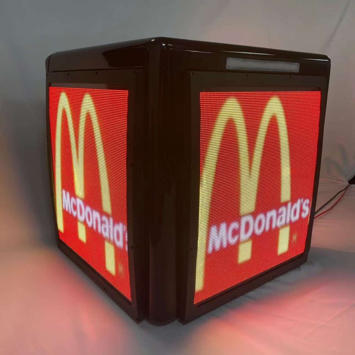 iamt410's tweet image. 🚴‍♂️💡 Your delivery isn’t just about food – it can deliver ads too!
3-side LED screens ✔️
Plays images &amp;amp; videos ✔️
Powered by the motorcycle ✔️

Where the rider goes, your brand goes. 🔥

#MobileAds #LEDDisplay #LEDscreens #ekranyLED #mobilescreens #advertising #sostron