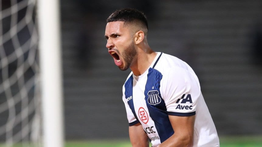 Tenias que ser vos Nahuel. Por lo que amas a este club, por lo que te desvivis en los entrenamientos. Gracias Bustos.