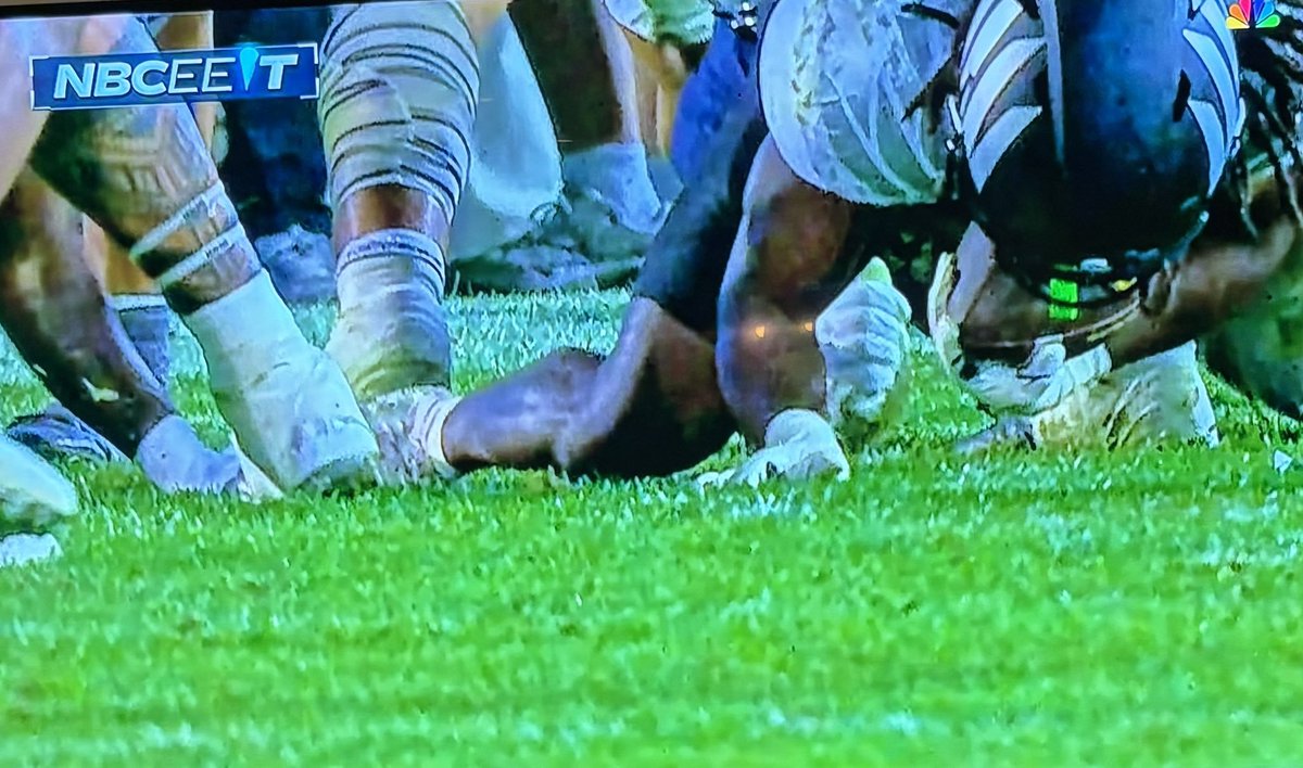 If your life depended on being right, can you say that with 100% certainty that his knee is down?