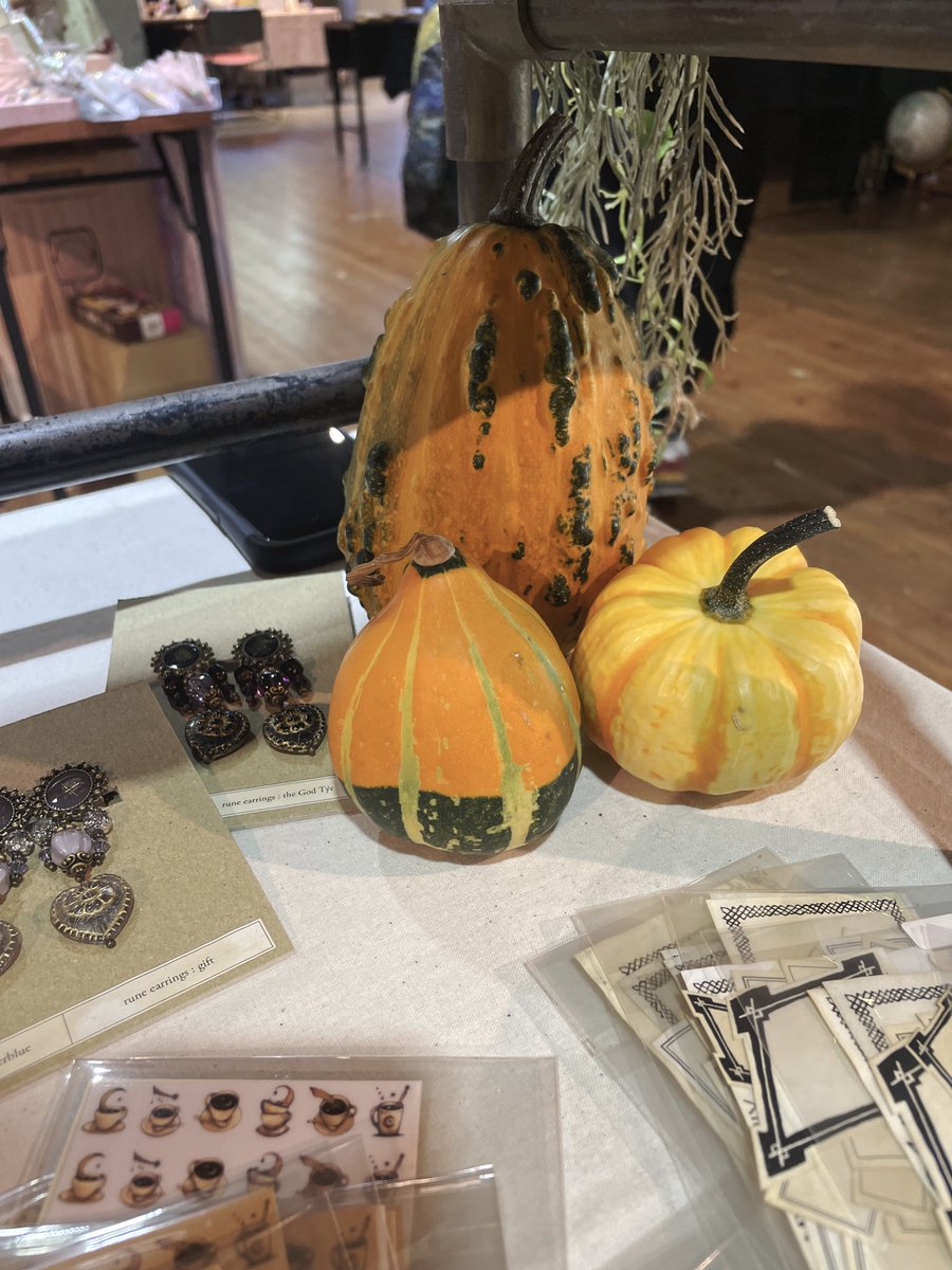 ディスプレイのカボチャもなんと売ってます🎃