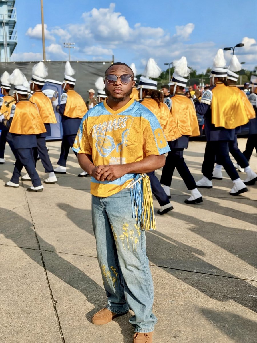 FunSizekeem's tweet photo. Defender of the Gold and Blue ๐๐ #GeauxJags #BoomboxClassic #IHateJstate https://t.co/bODI5jz4c3