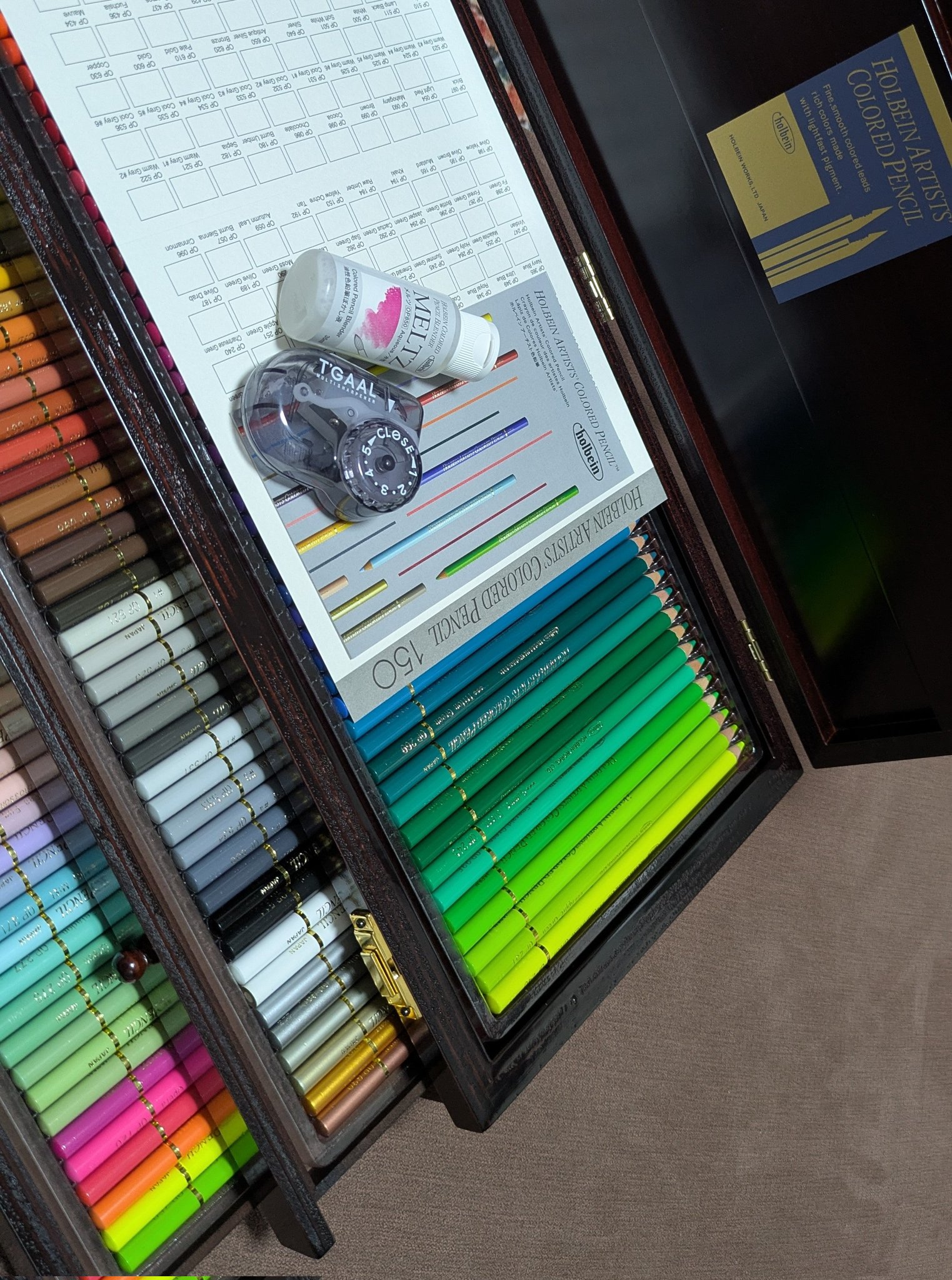 Amazon.co.jp: ホルベイン アーチスト色鉛筆 150色 木箱全色セット（旧