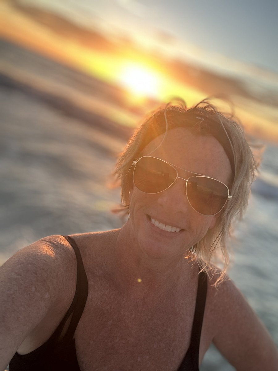 karimirabal's tweet photo. St. Pete sunset kayaking - 🧡 it. 

#SaintPeteBeach #Beach #Florida #Tampa #Networking #KeynoteSpeaker #SpeakerLife #Leadership #Sales #Nakednetworking https://t.co/uAZ30TpGlL