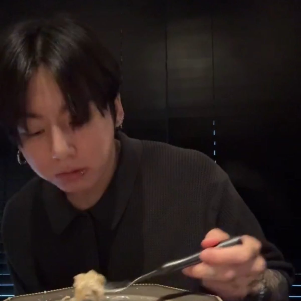 jungkook misser (@loveforku) on Twitter photo 