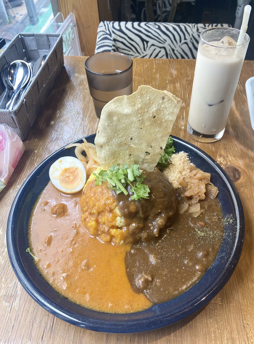 beer7L's tweet image. 先週ですが、三軒茶屋のマキオカリーをいただきました🥄スパイシーでめちゃ美味しかったです❣️槙尾さんともお話できて…気さくで謙虚で優しい方でした🫶✨
#マキオカリー  #かもめんたる槙尾