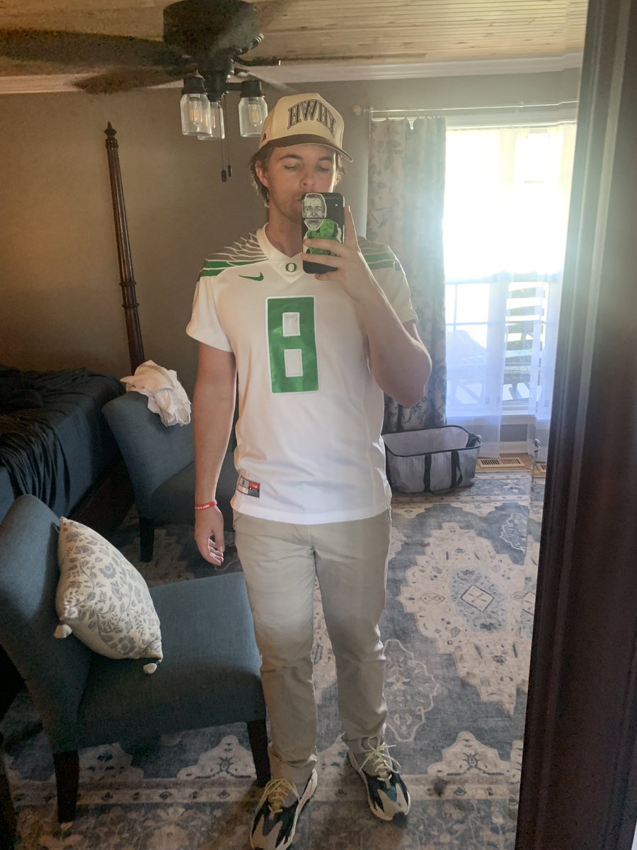 PatrickRoberg's tweet image. Repped the Ducks today for Charlie Kirk, let’s go Ducks! (Peep the shoes too iykyk)
