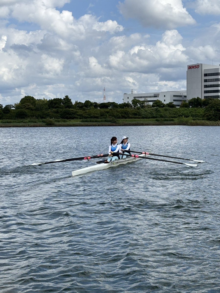 【中部学生新人選手権】
女子ダブルスカルB・A　決勝

先ほど、女子ダブルスカルの伊澤・孕石と、鈴木・外山が蹴り出しました！

発艇時刻は12:04です。

応援よろしくおねがいします💪