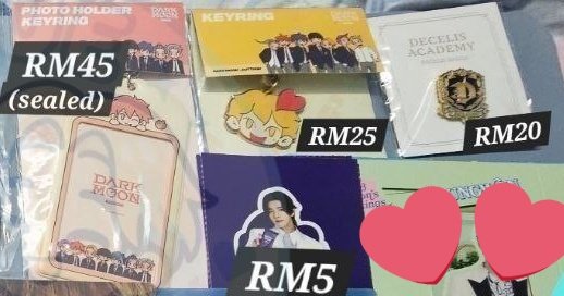 bluefever_yk's tweet photo. WTS ENHYPEN DARKMOON PC HOLDER JINO, SHION KEYRING,DECELIS BADGE 🇲🇾

🔖Take all RM98 inc pos wm/em +RM8
🎀 Badge &amp; pc holder are SEALED
🎀 On hand
🎀 mint condi
🎀 can meet up at #WALKTHELINE_IN_SINGAPORE (DAY 3)

#BlueFever_sell
#pasarENHYPEN #pasarENHYPENmy
@enhypentradeMY https://t.co/65fBHd1LP7