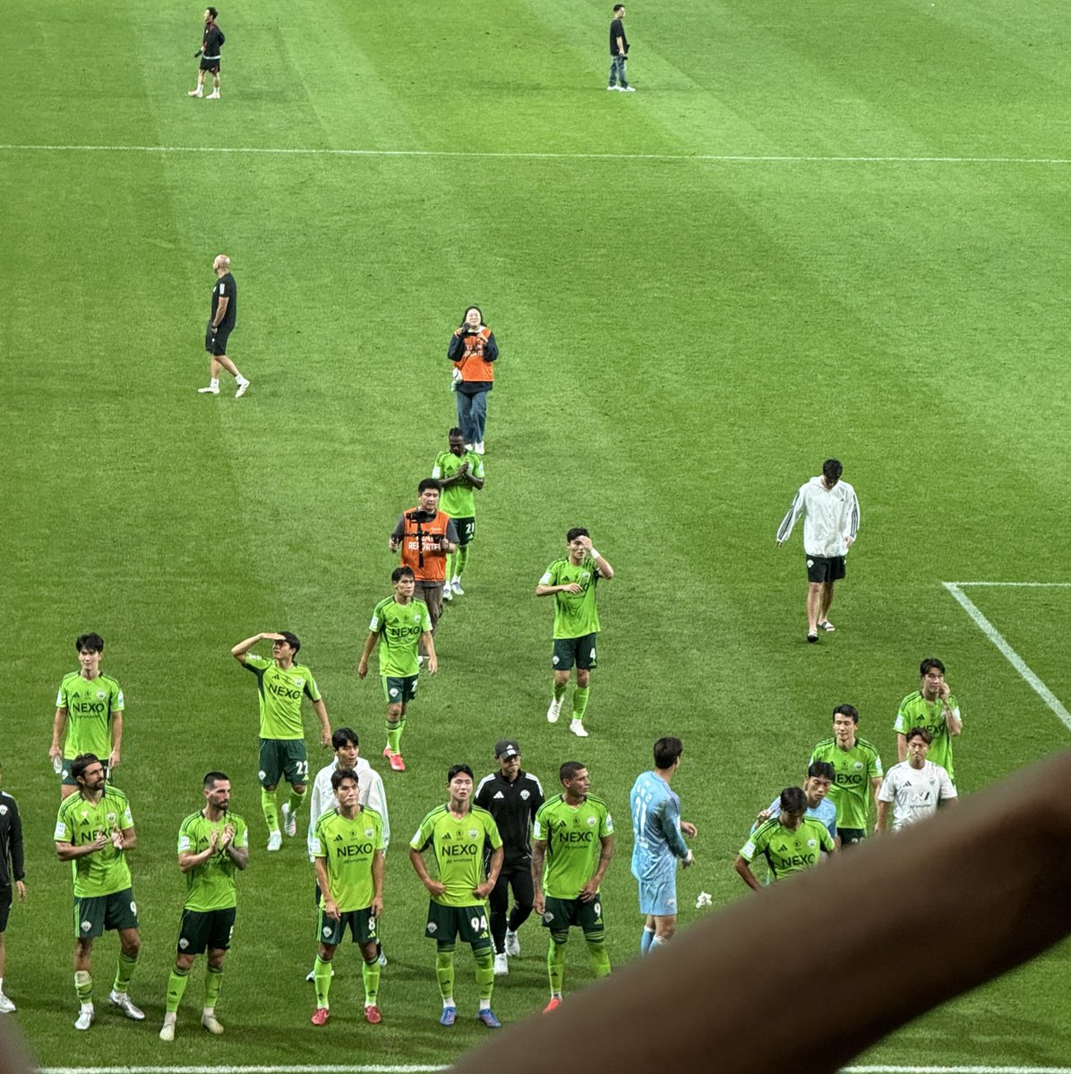 왜사람두명이담궈져도카드한장도안나오는지….여러모로화만나는경기엿음..