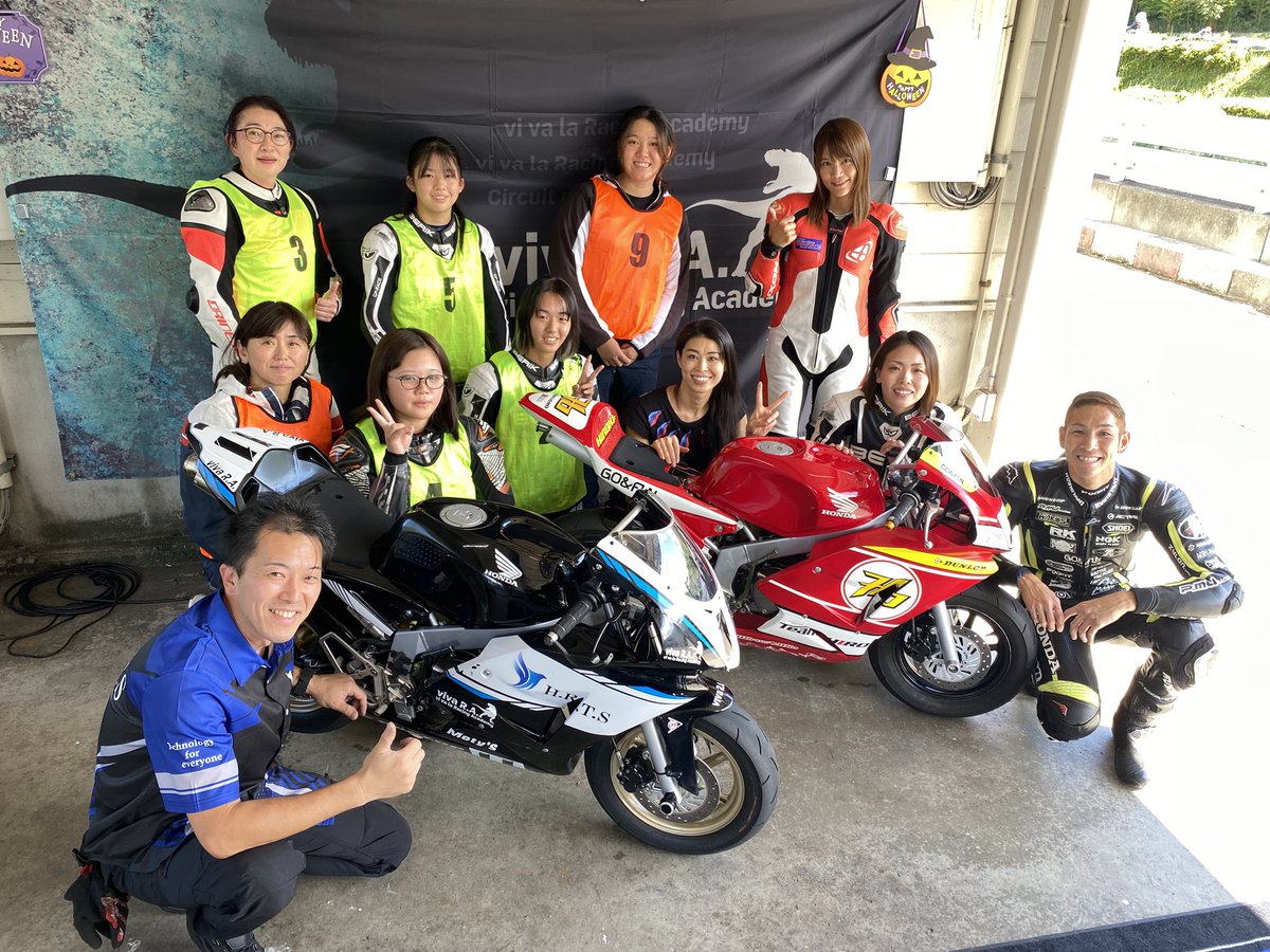 RainbowSportsKC's tweet image. 全日本チャンピオン尾野弘樹選手のvivaRAバイクレッスン
今日はレディース限定❗️華があります😊🌈