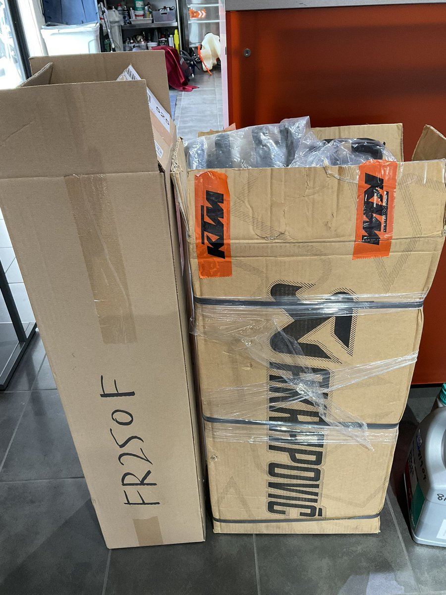 KTM819O4's tweet photo. #390AdventureR #FREERIDE250F https://t.co/zz2mvS997h