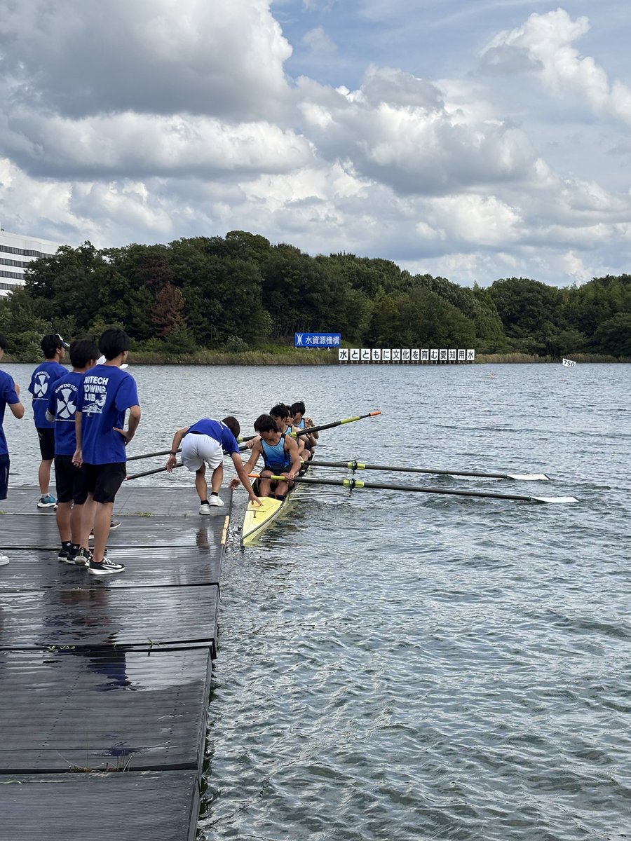 【中部学生新人選手権】
男子付きフォア　中学生男子付きフォア/男子付きクウォドルプル　決勝

先ほど、男子付きフォアの岡本・市岡・田村・磯谷・山口が蹴り出しました！

発艇時刻は12:16です。

応援よろしくおねがいします！🔥
