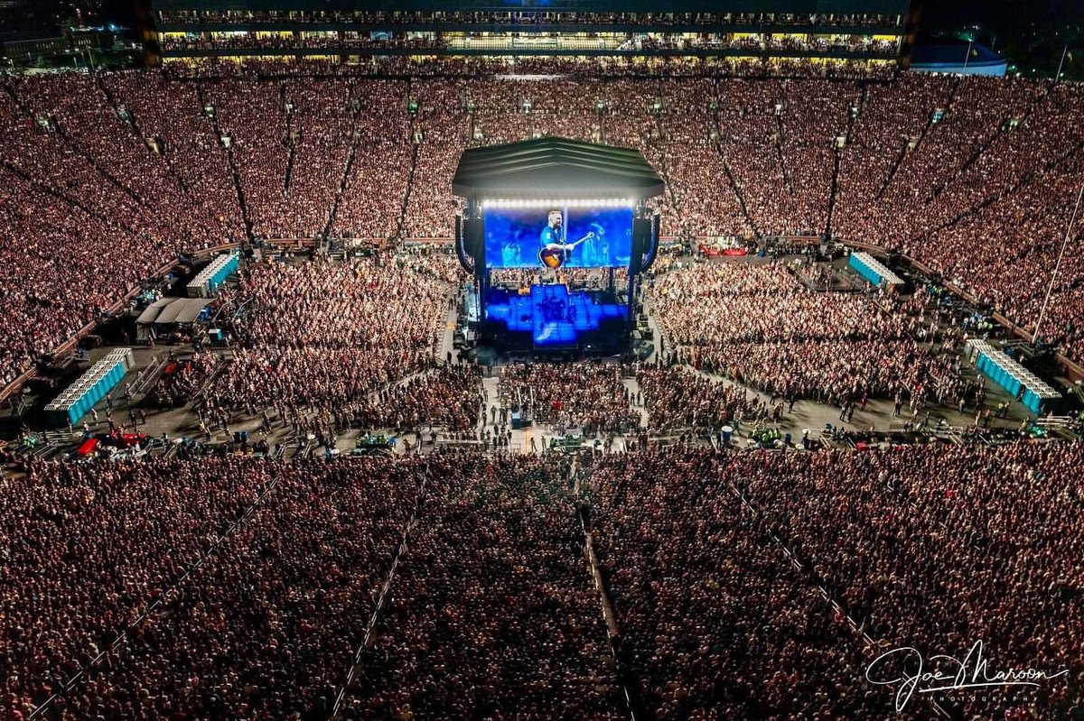 THEREDRANGER3's tweet image. 112,000 people inside the “Big House” for the Zach Bryant concert 

The largest concert in U.S. History