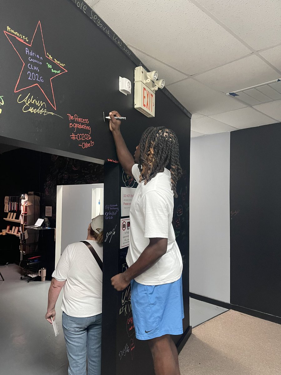 MrsDoTheMath's tweet image. Watching your firstborn grow up is an indescribable feeling. Some tears are pure joy, others from the knowing that my time to hold you is limited. Some from praying I’ve done enough, said enough, and prayed enough. Others are simply because I wish I got it right sooner #C/O2026