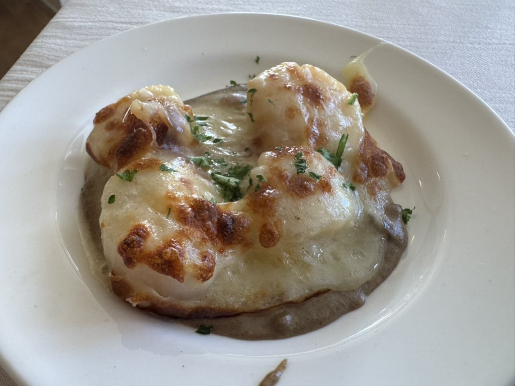 MappingThePath's tweet image. Dinner and sunset at the Lake Yellowstone Hotel in @YellowstoneNPS. I had the rabbit pot pie ravioli with herbed ricotta, she had the seared scallops with creamy mushroom sauce and fontina. Elk raced toward the lake as we ate. Splendid. #travel #foodie