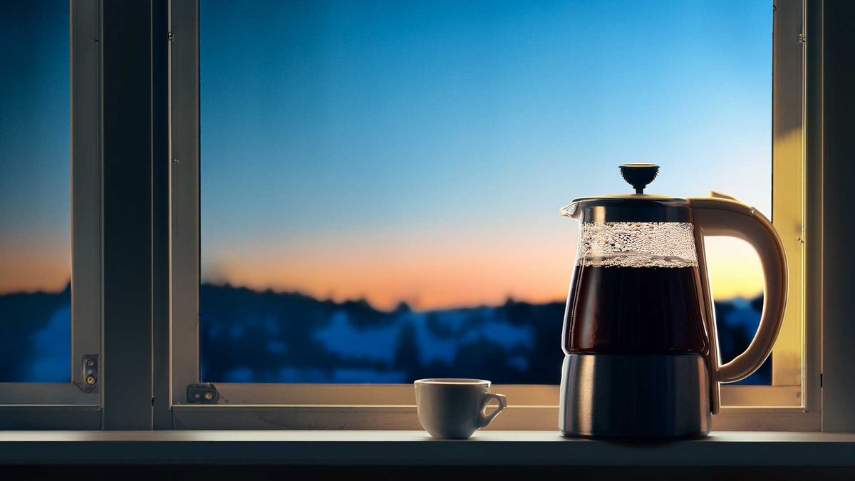 質の高い睡眠のために夕方以降はデカフェを水出しで淹れるのがおすすめ。水出しは低温抽出でカフェインの出方が穏やかになり、さらにデカフェを選べば安心です。就寝前でもコーヒーの香りでリラックスできますよ。翌朝まで心地よい余韻を。#水出しコーヒー #デカフェ #睡眠の質