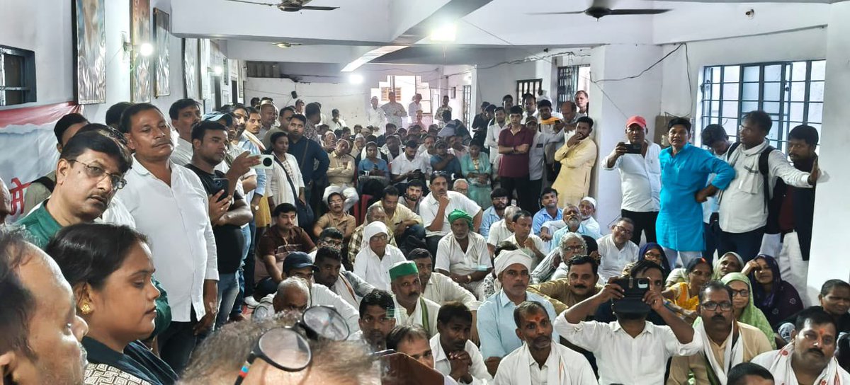 कांग्रेस पार्टी और बनारस के नागरिक समाज द्वारा “वोट चोरी के खिलाफ” आयोजित सभा को संबोधित किया

कायर ज़िला प्रशासन ने एन वक़्त पर कार्यक्रम स्थल की परमिशन कैंसिल कर दी, हमारे कई कार्यकर्ताओं को नज़रबंद किया लेकिन हम राहुल गांधी के सिपाही हैं, किसी से डरने वाले नहीं

📍वाराणसी