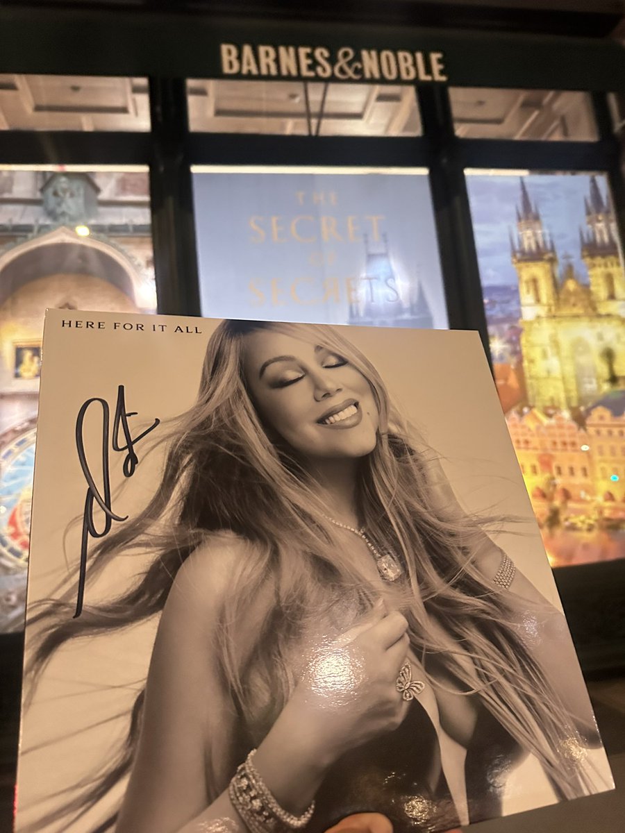 traj987's tweet photo. Thank you @MariahCarey @MariahAlerts . Love #hereforitall especially that 🔥title track. Love a Mariah power ballad . https://t.co/GACfjC4g6u