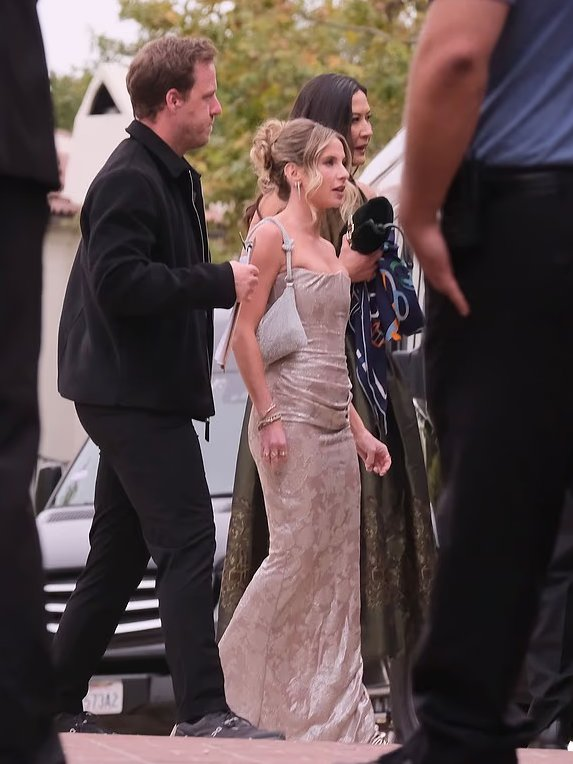 SACandids's tweet image. Guests have started arriving at Selena Gomez’s wedding party.