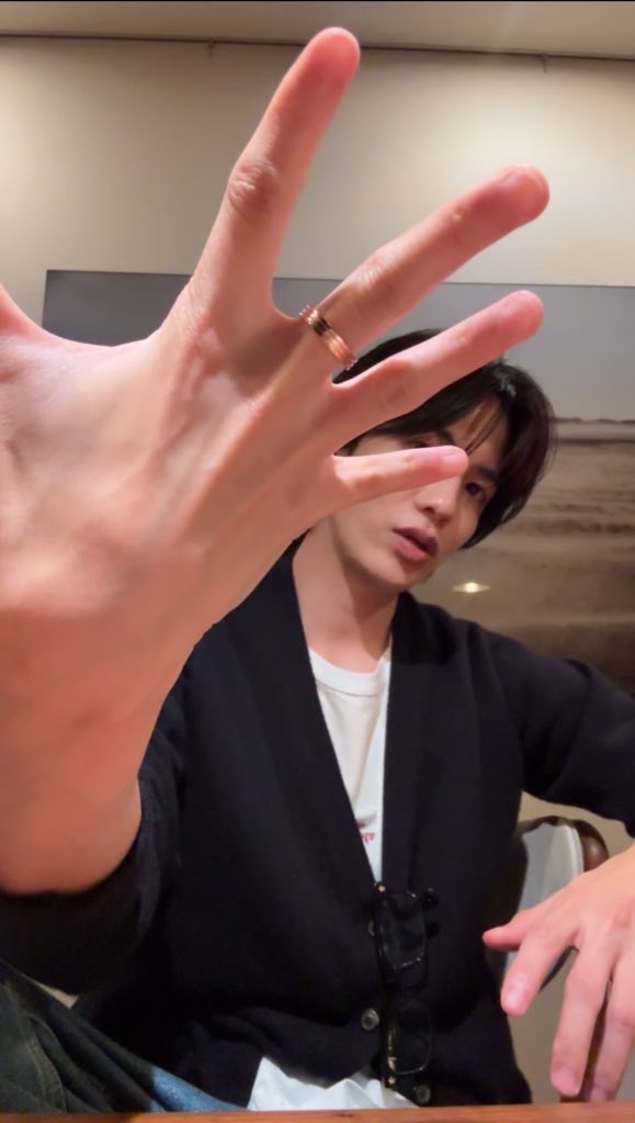 この指輪ずっとカルティエでオーダーとかしてるのかなーと思ってた笑